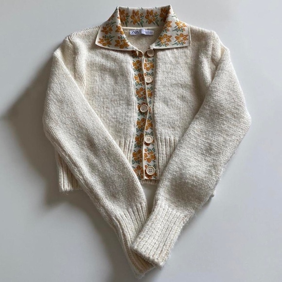 Zara Sweaters - floral zara cable knit sweater